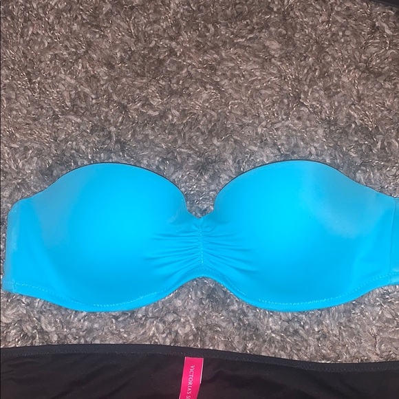 Victoria’s Secret Bikini - Picture 3 of 5